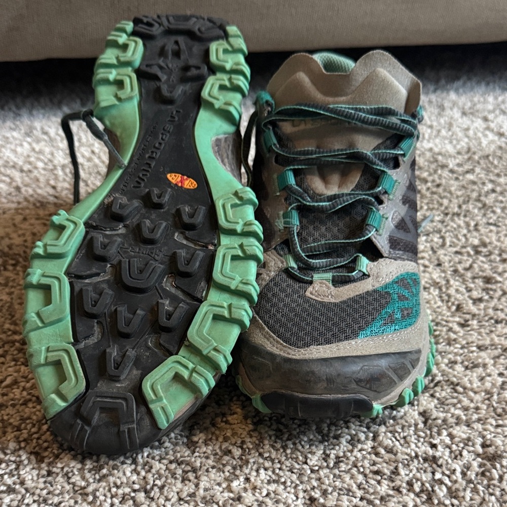La Sportiva Women’s Trail Running Shoe - Teal and Black. Worn less than 5 times.